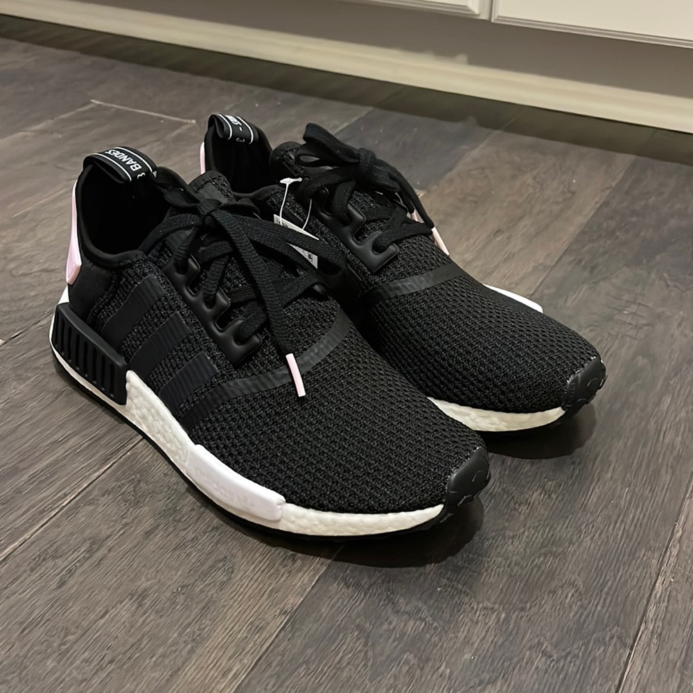 Adidas NMD_R1 NMD Boost Shoes Sneakers new B37649 black lilac Women’s Size 9.5